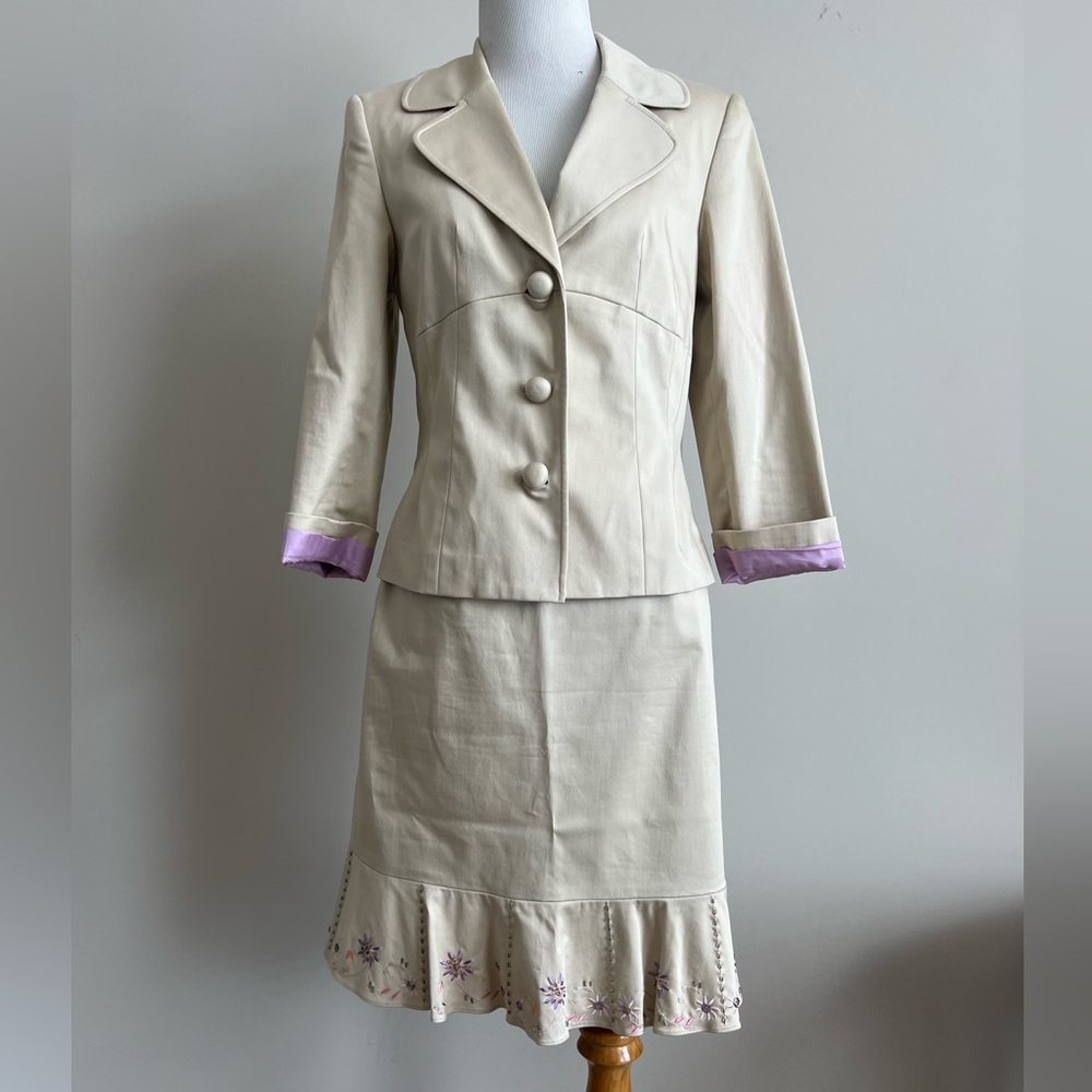 Isabel & Nina 2 piece women suit & Jacket Skirt embroidered flower in a 2